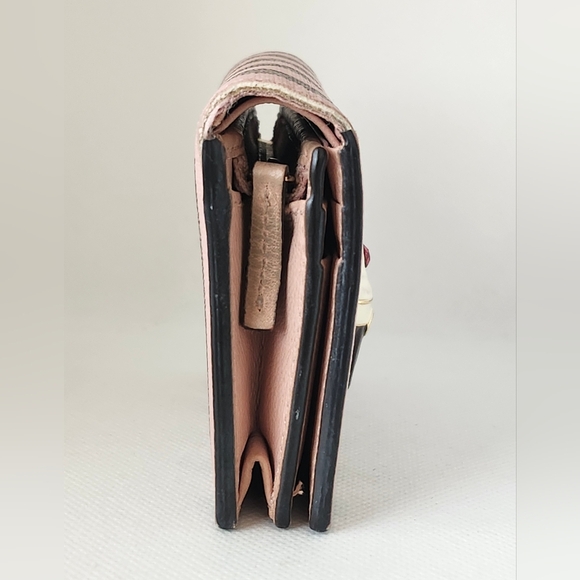 Gucci Limited Edition Cupcake Compact Wallet - Picture 4 of 16